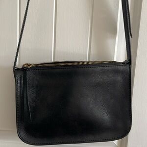 Madewell The Simple Crossbody Black Leather Bag-used good condition